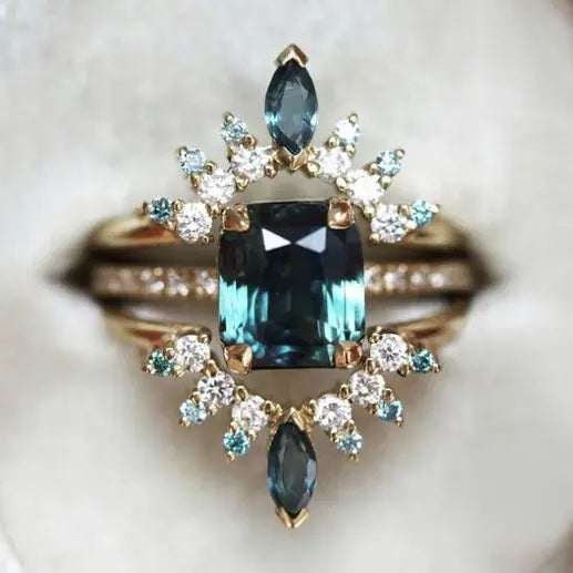 Vintage Brilliant Blue Bluish Crystals Ring